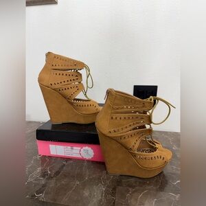 Lana Tan Wedge Heels, Women’s Size 9